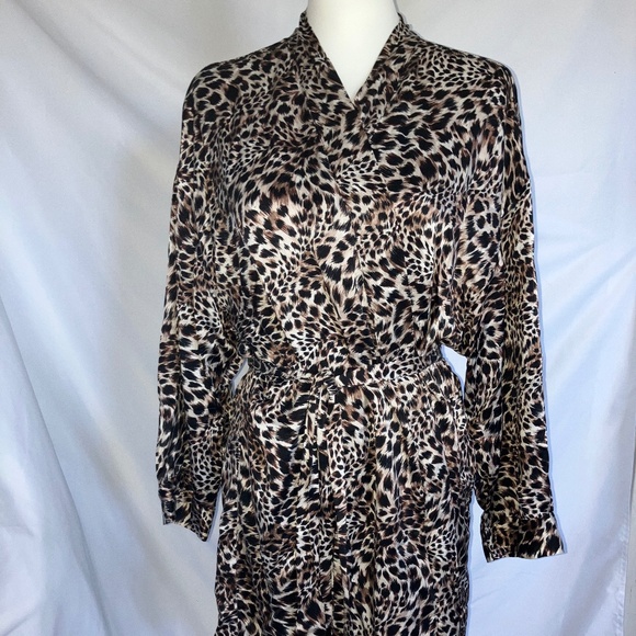 VICTORIA SECRET Silk Cheetah Print Tassel Closure Robe - Picture 1 of 6